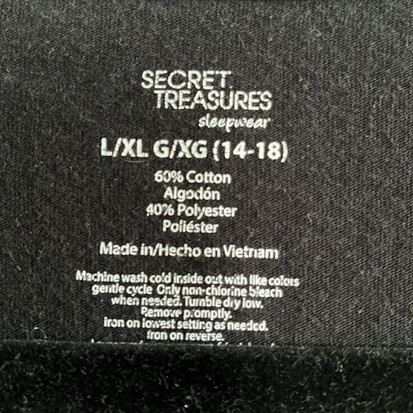 Christmas black night shirt - “Let me take an ELFIE” wording. Size L/XL - Picture 2 of 3